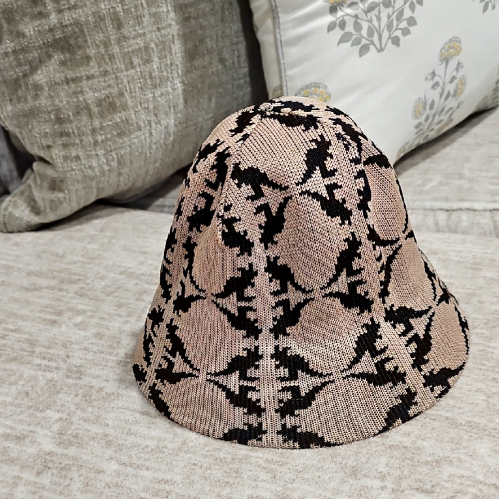 Kangol Black and Tan Patterned Women's  Vintage Hat